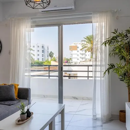 Liric - 3 Bedroom W Balcony In Lárnaca