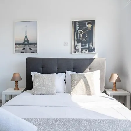 Liric - 3 Bedroom W Balcony In