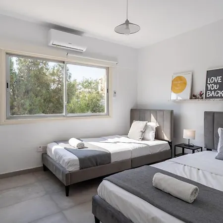 Apartment Liric - 3 Bedroom W Balcony In Larnaca