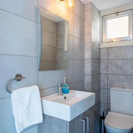 Apartment Liric - 3 Bedroom W Balcony In Larnaca