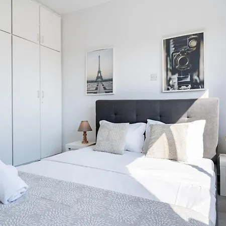 Liric - 3 Bedroom W Balcony In * Larnaca