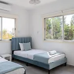 Liric - 3 Bedroom W Balcony In لارنكا