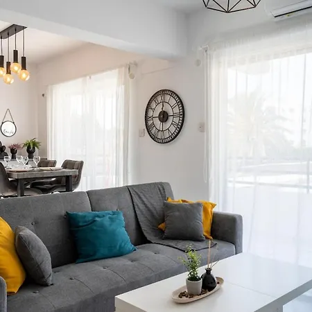 Liric - 3 Bedroom W Balcony In * Larnaca