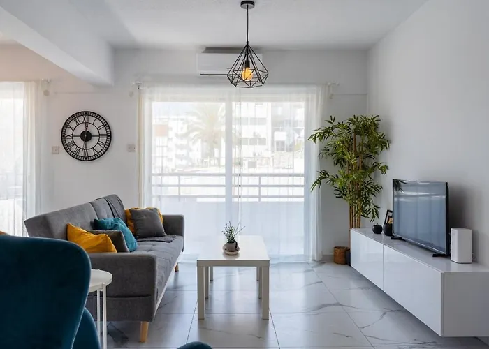 Liric - 3 Bedroom W Balcony In Apartment Larnaka