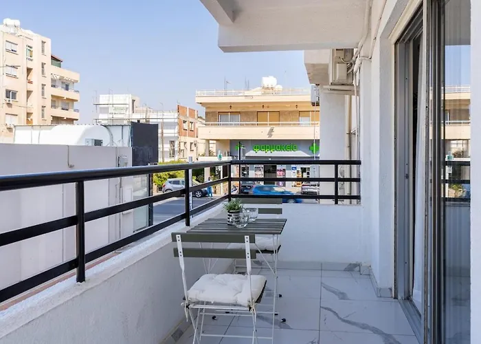 Liric - 3 Bedroom W Balcony In *
