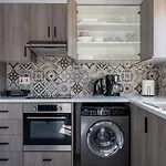 Liric - 3 Bedroom W Balcony In Apartament Larnaca