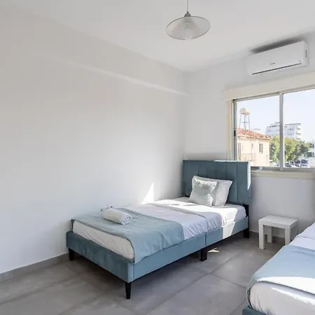 Liric - 3 Bedroom W Balcony In Apartment