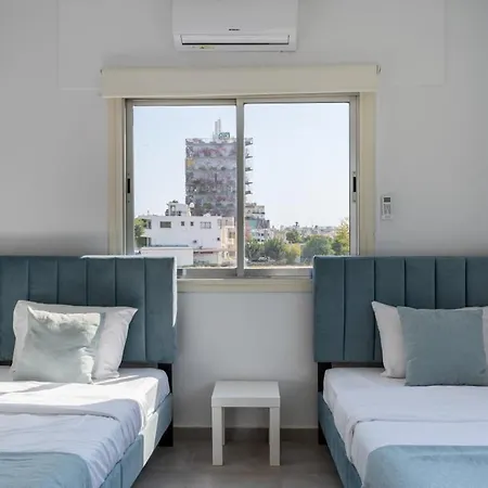 Liric - 3 Bedroom W Balcony In Apartment
