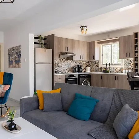 Liric - 3 Bedroom W Balcony In Larnaca