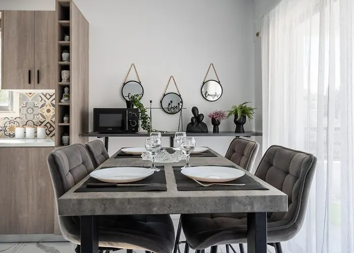 Apartment Liric - 3 Bedroom W Balcony In