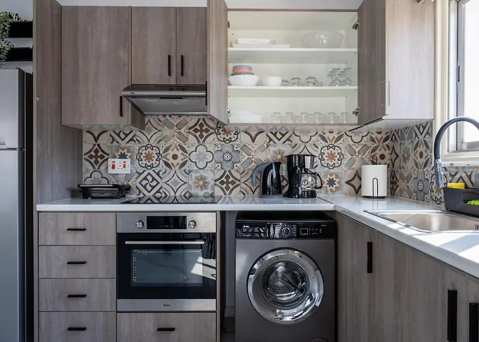 Liric - 3 Bedroom W Balcony In Apartment Larnaca