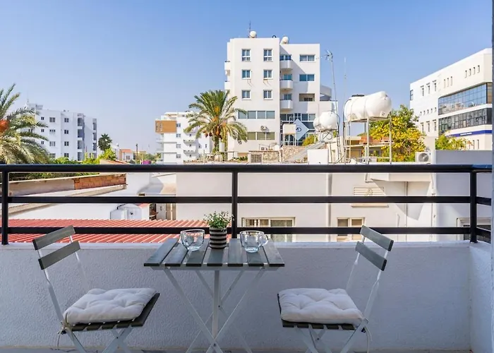 Apartment Liric - 3 Bedroom W Balcony In Larnaca