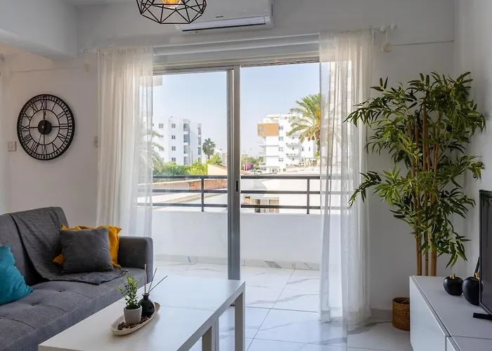Liric - 3 Bedroom W Balcony In Larnaca