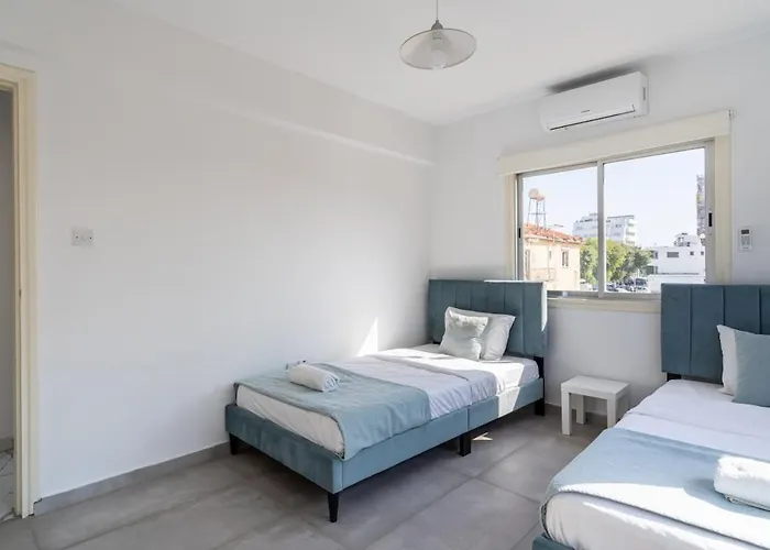 Liric - 3 Bedroom W Balcony In Apartment