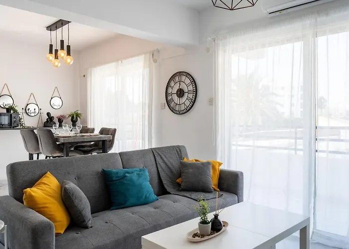 Liric - 3 Bedroom W Balcony In * Larnaca