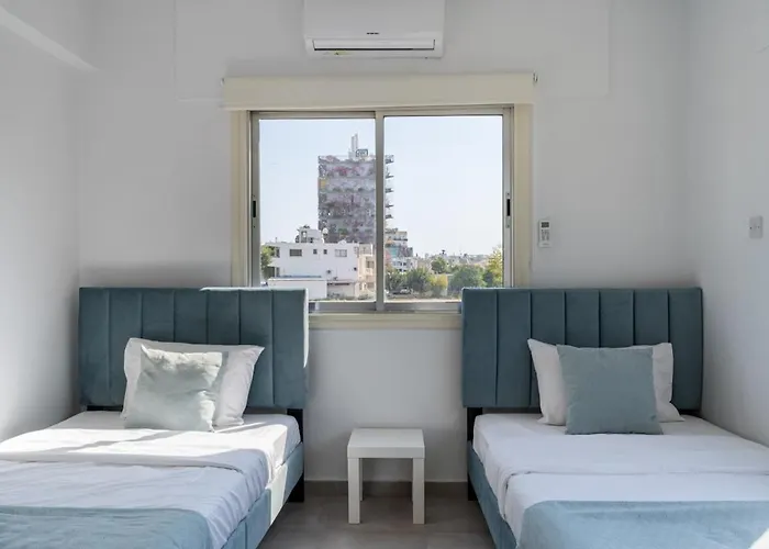 Liric - 3 Bedroom W Balcony In Apartment