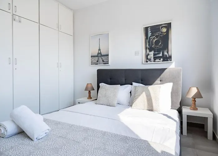 Liric - 3 Bedroom W Balcony In * Larnaca