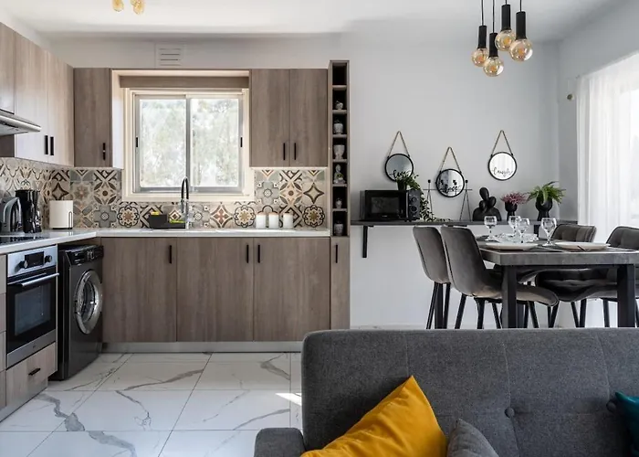 Liric - 3 Bedroom W Balcony In