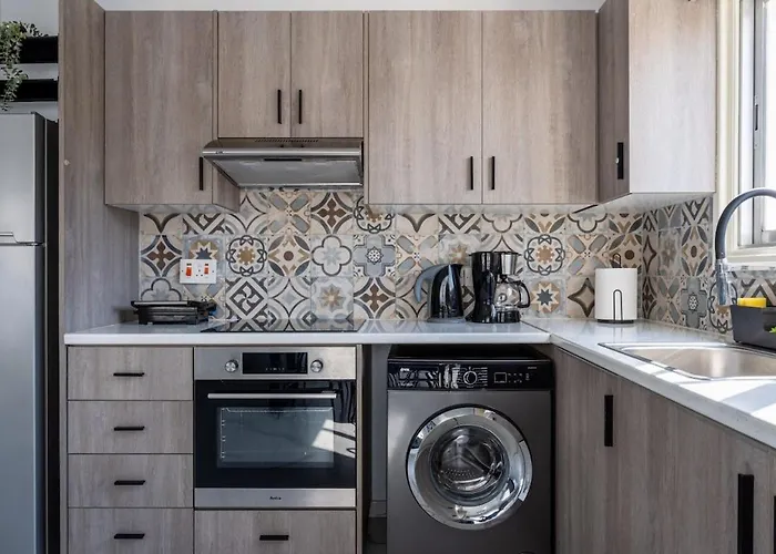 Liric - 3 Bedroom W Balcony In Apartment